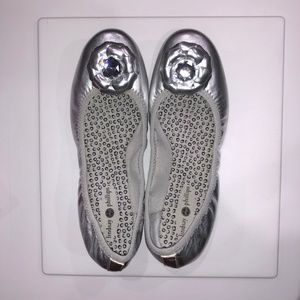 Unworn Lindsay Phillips Silver Flats Size 9